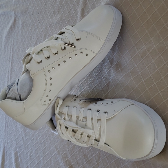 TORRID WHITE FAUX LEATHER STUDDED LACE-UP SNEAKERs 12 (WW) Shoes - Picture 4 of 7